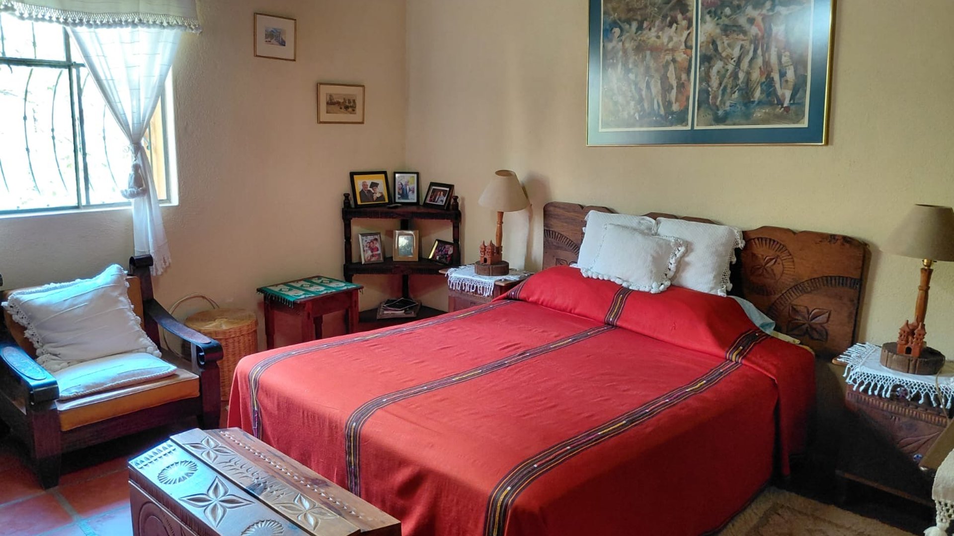AMPLIA Y ACOGEDORA CASA EN VENTA CON BELLO JARDÍN - Miniatura 9