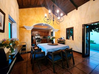 Hermosa casa de esquina en venta, castilla de Belen. - 3
