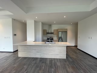 Apartamento en renta de 3 habitaciones con cuarto de servicio en Lirios Cayalá - 2
