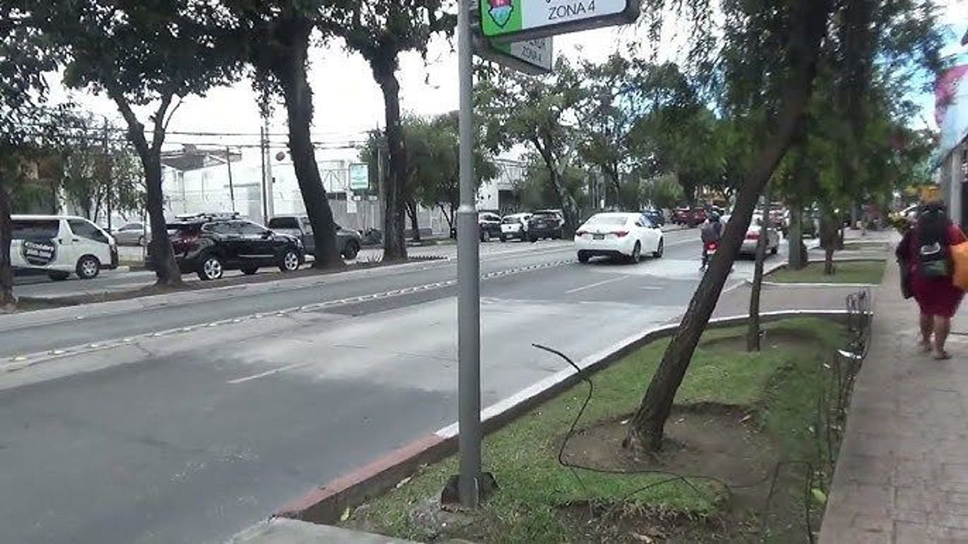 VENTA CENTRO COMERCIAL – ZONA 9 - Miniatura 3