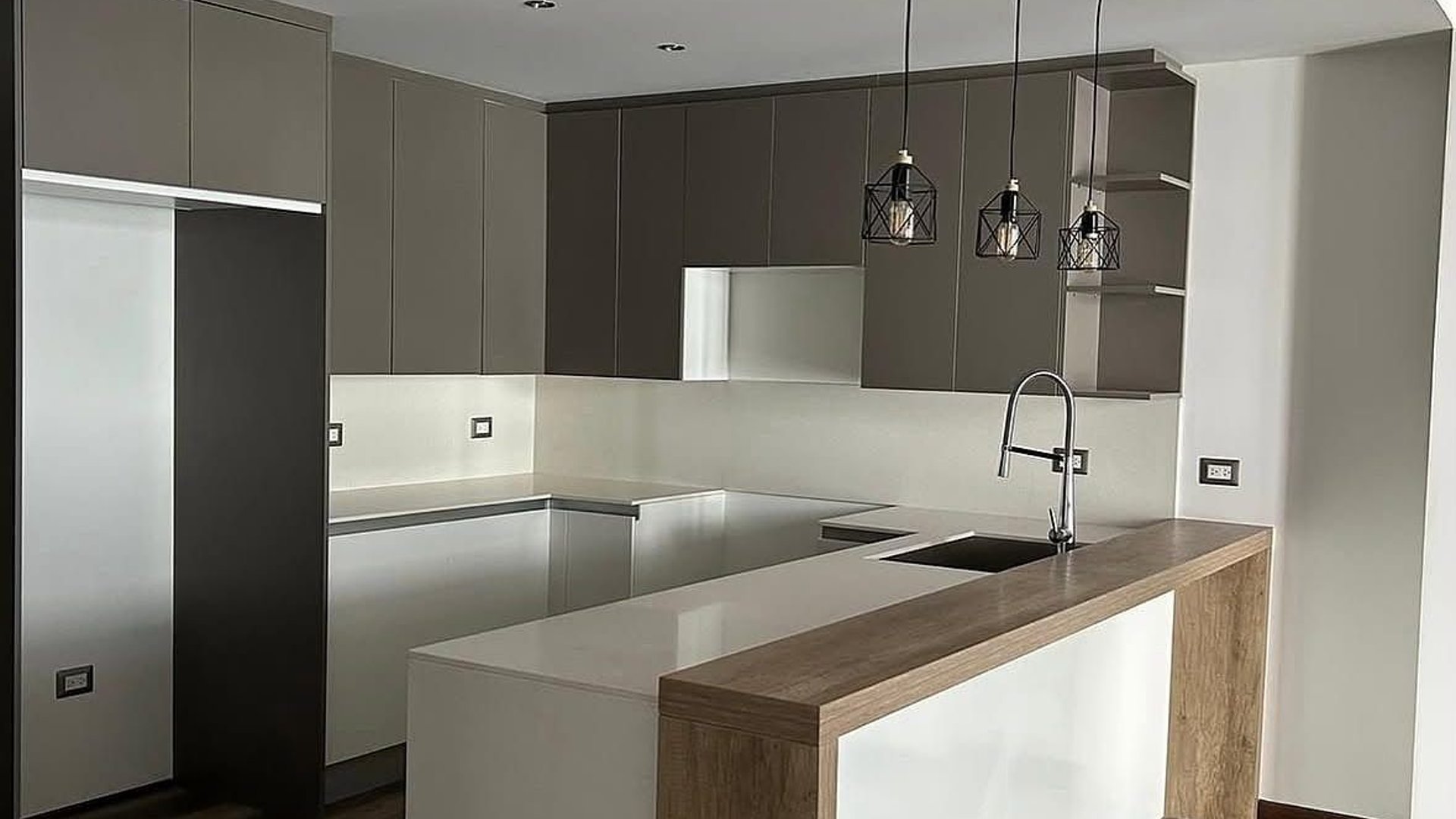 Apartamento en Venta y/o Alquiler | Edificio Trento Diez | Zona 10 - Image 1