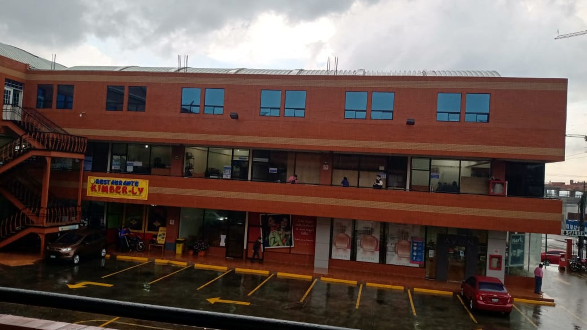 Local en renta en Plaza Grecia Zona 12 - Miniatura 2