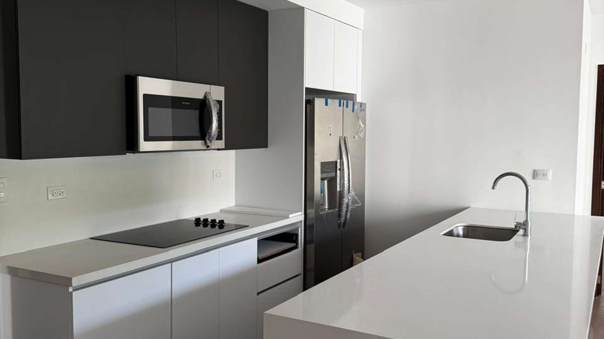 APARTAMENTO EN EDIFICIO IRIDIA ZONA 13