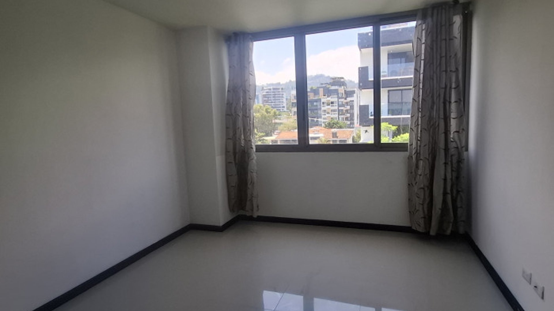 En Renta Apartamento en Zona 15 - Miniatura 7