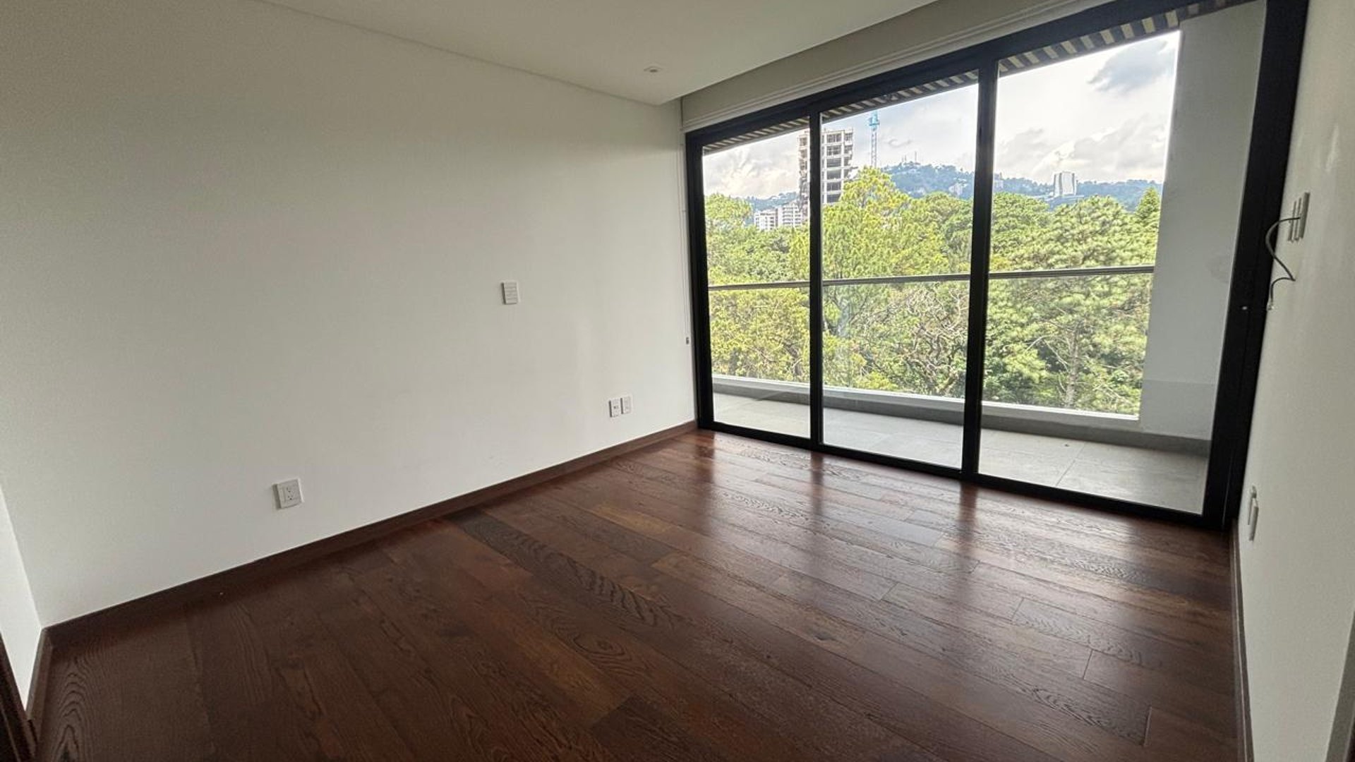 Apartamento en Alquiler / Venta Edificio Azores zona 15 VH2 - Miniatura 10