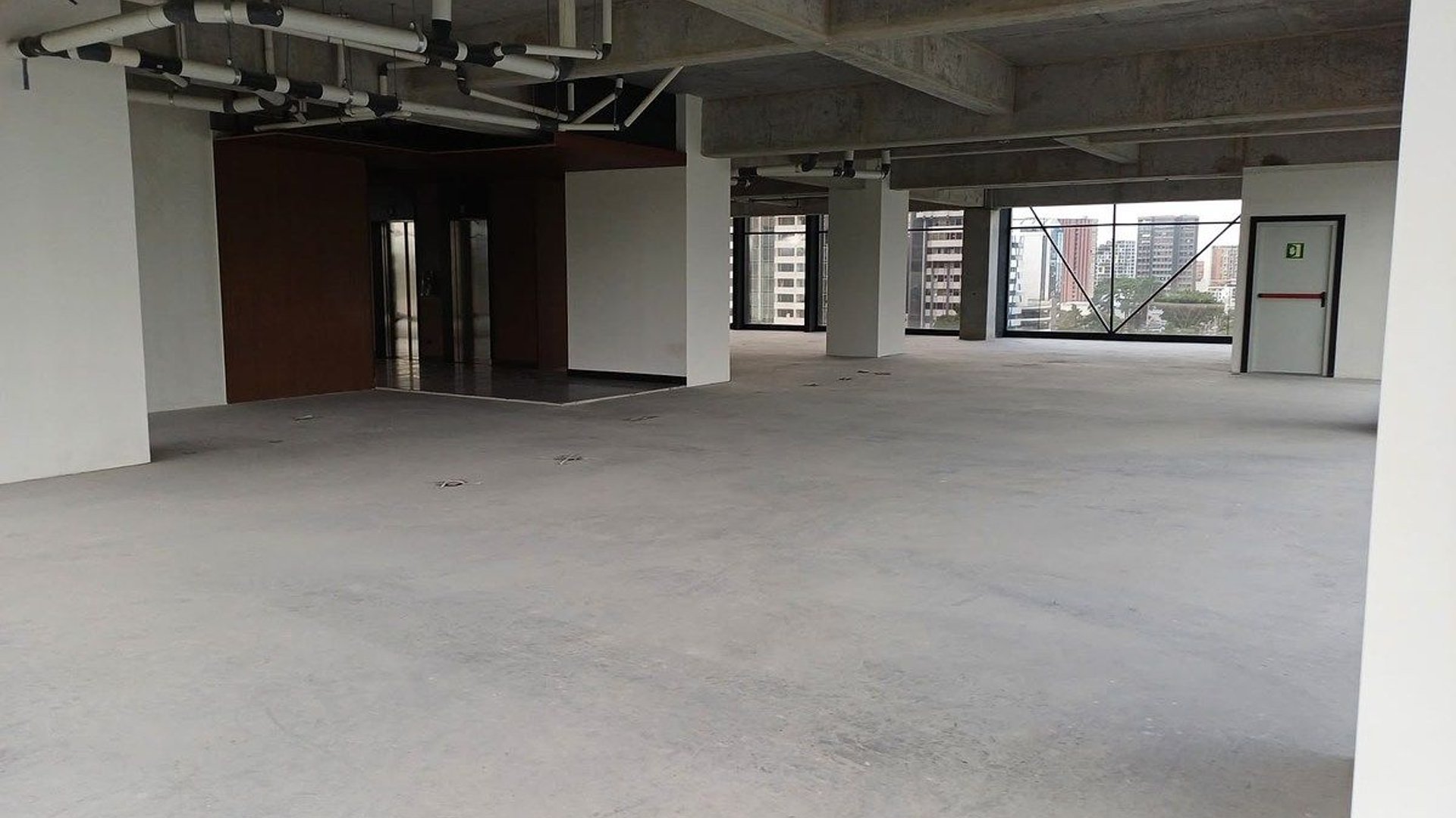 Oficina en Renta – Avenida Reforma, Zona 10 - Miniatura 4