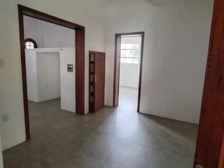 Se renta bonito local  en zona 5 cerca de la municipalidad auxiliar. - 4
