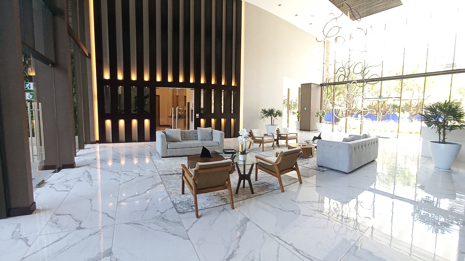 En renta - Venta exclusivo apartamento en la zona 14 - Image 1