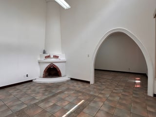 Casa para oficinas en alquiler en Zona 10, Ciudad de Guatemala - 2