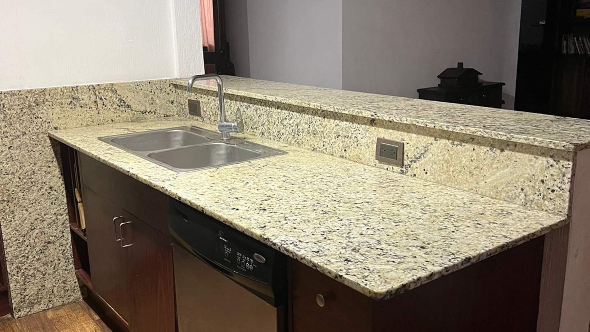 Apartamento en Alquiler Edificio María Fernanda, zona 14 N1 - Miniatura 3