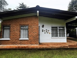 Acogedora Casa de Campo con Amplio Terreno en San Lucas Sacatepéquez - 2