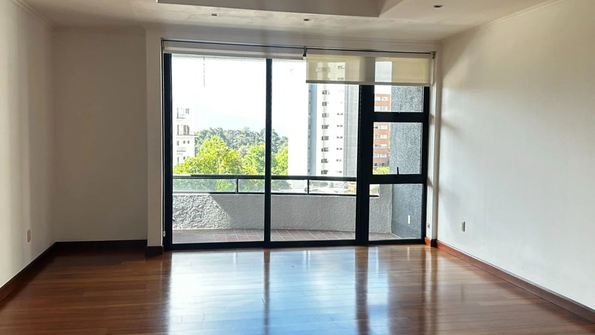 APARTAMENTO EN ALQUILER – EDIFICIO BELLAGIO, ZONA 14 - Image 1