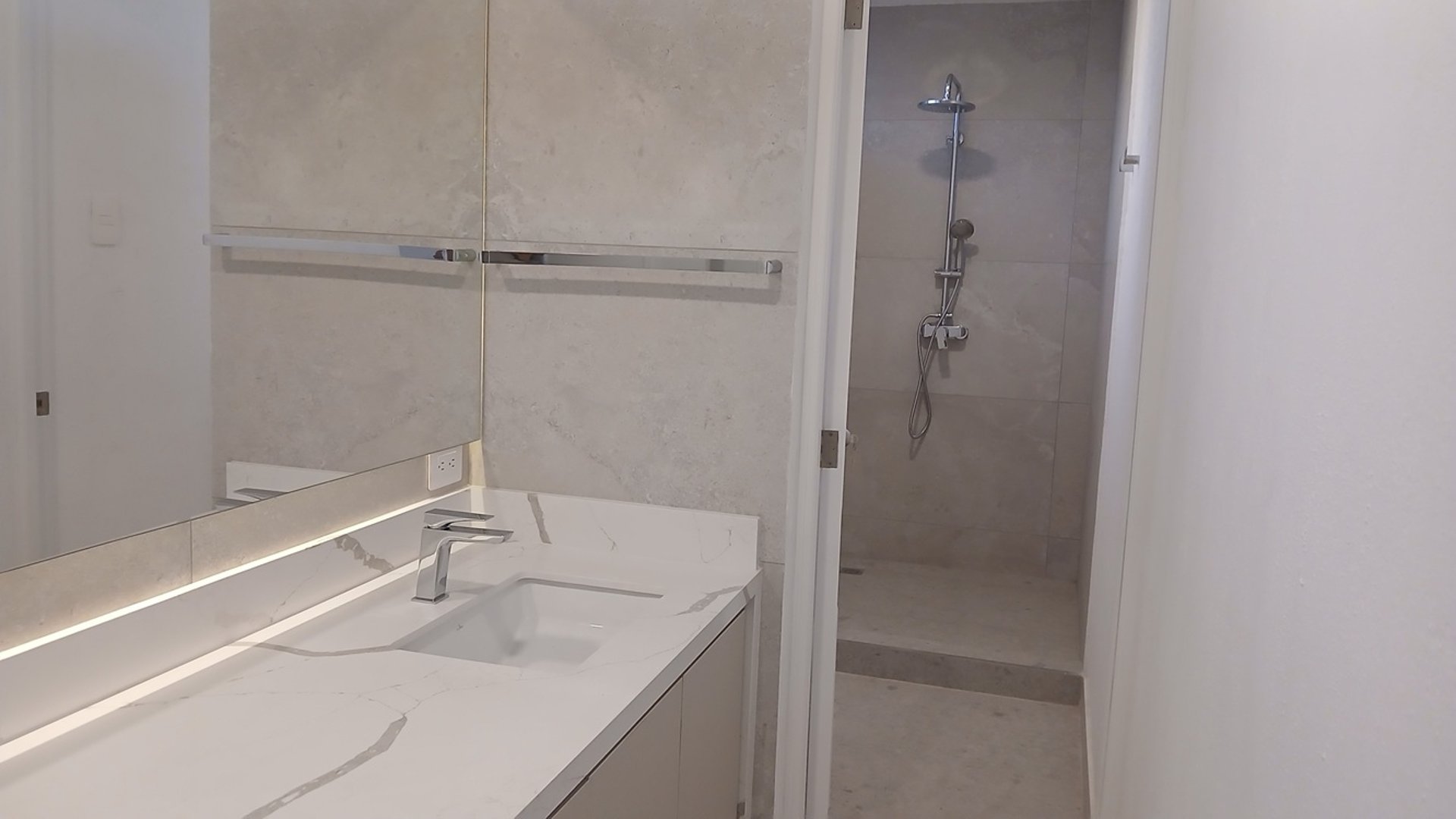 VENDO ZONA 3 CASA GRANDE EN COLONIA BRAN - Miniatura 32