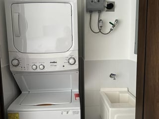 Apartamento en VENTA en Edificio Vasanta zona 10 - Image 7