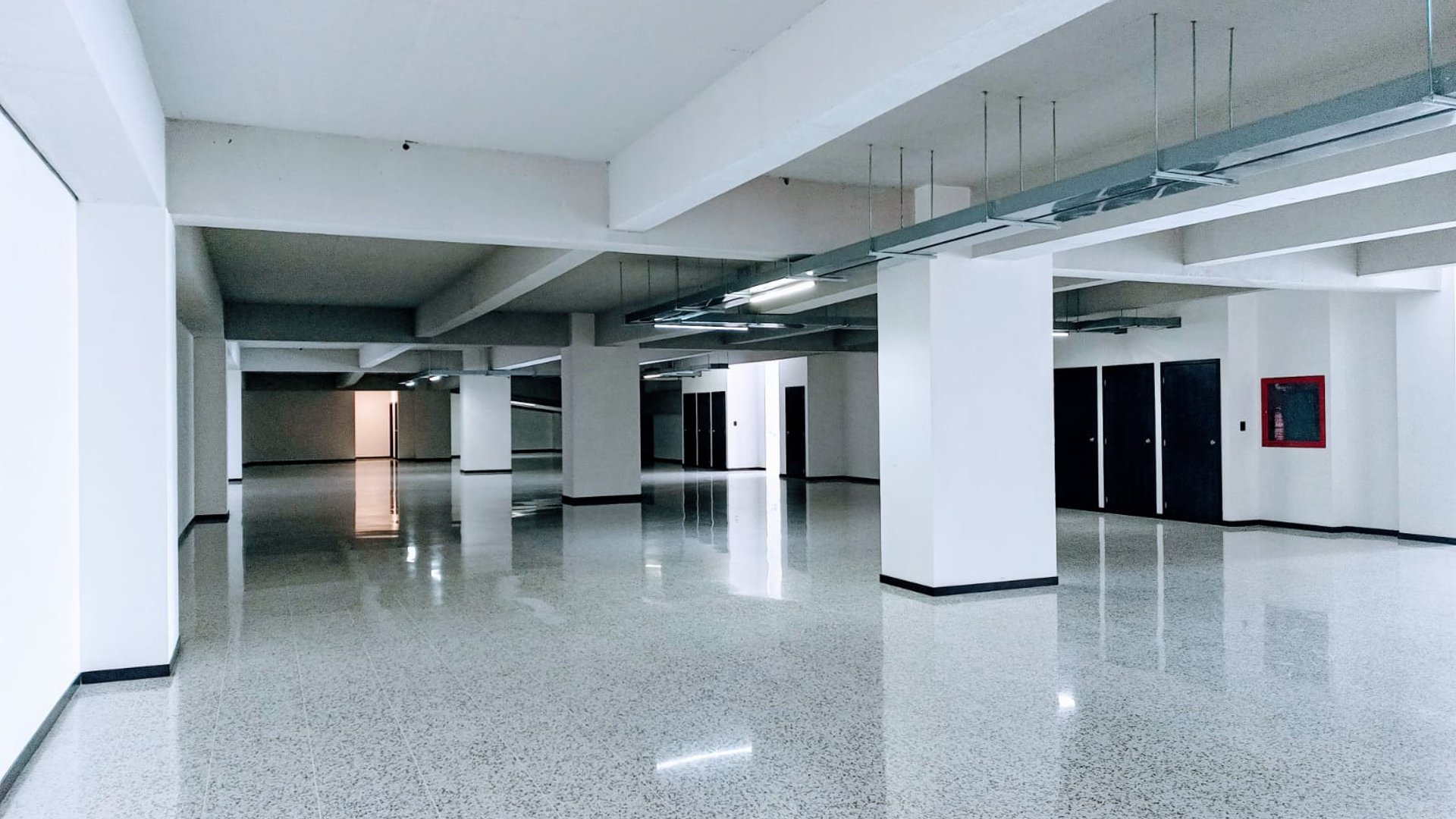 EDIFICIO EN RENTA EN ZONA 10 - Miniatura 14