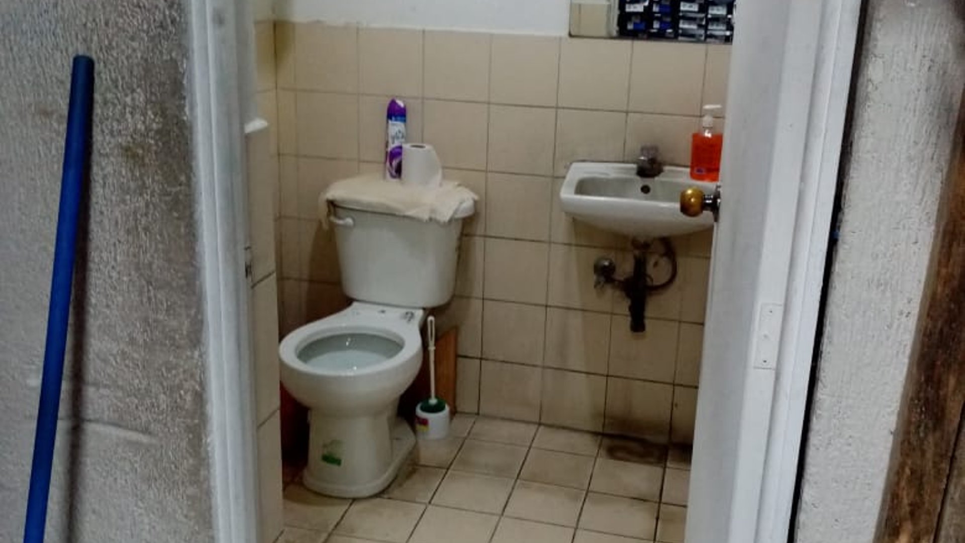 Local en Venta Centro Comercial Los Próceres, zona 10 Guatemala - Miniatura 5
