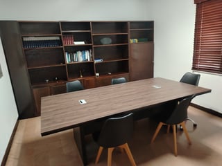 Casa rediseñada para oficinas actualmente bufete de abogados. - 4