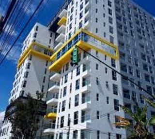 📍 APARTAMENTO EN RENTA – 2 HAB + 2 BALCONES | CITYHAUS | ZONA 10