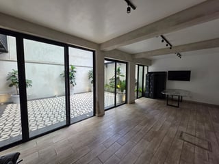 Casa en renta y/o venta ideal para oficinas en zona 10 Ref-5424 - 4