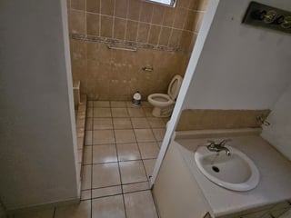 Venta de Casa en Colonia El Maestro de Zona 15 - Image 13