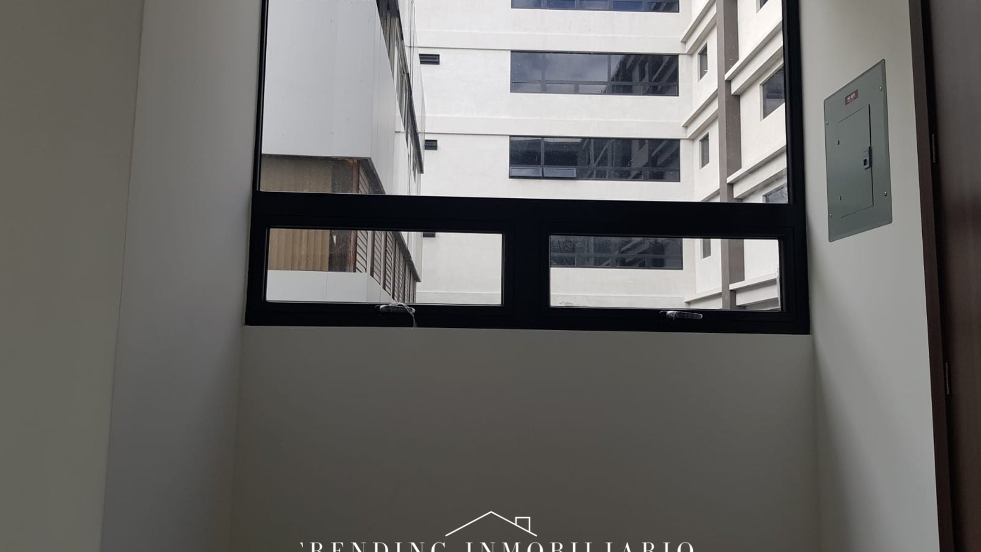 Oficina en renta edificio Nova Zona 9, 40 m² - Miniatura 2