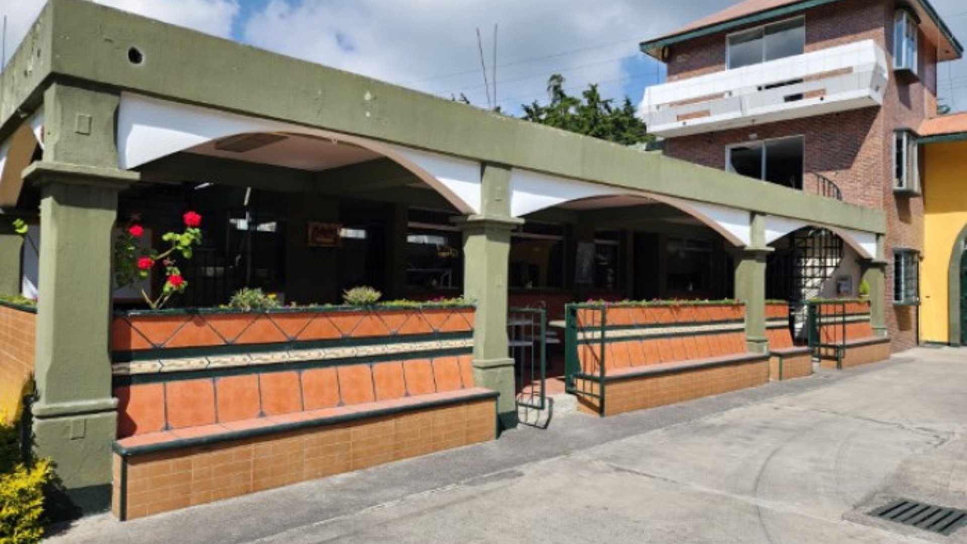 Edificio y Dos Terrenos en Renta, sobre Interamericana - Miniatura 2