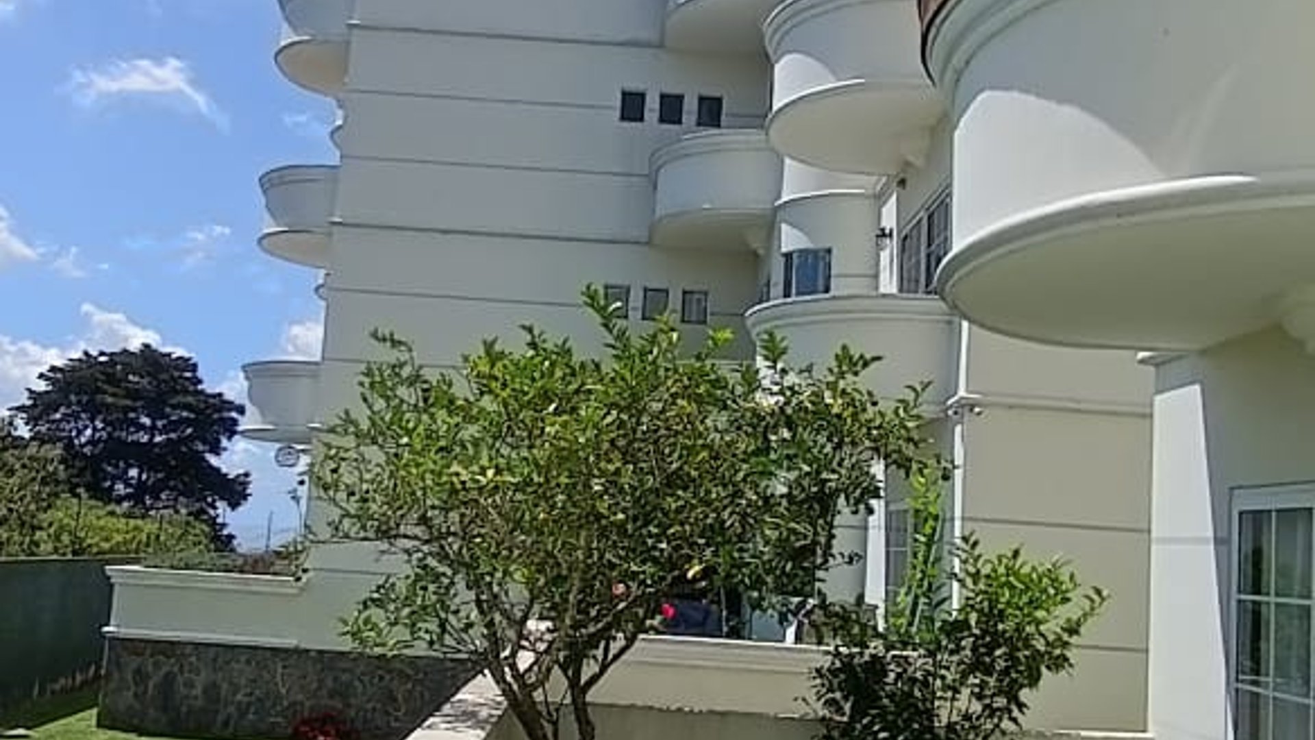 Elegante Apartamento en VENTA O RENTA LA VISTA ZONA 16 - Miniatura 3
