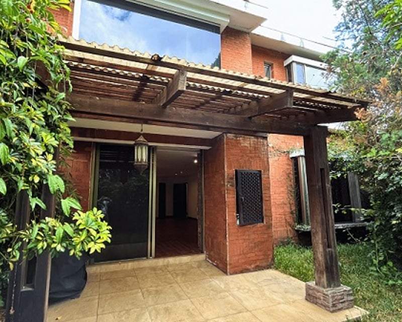 Elegante Casa en Venta | 3 Hab | 3.5 Baños | El Prado, Guatemala