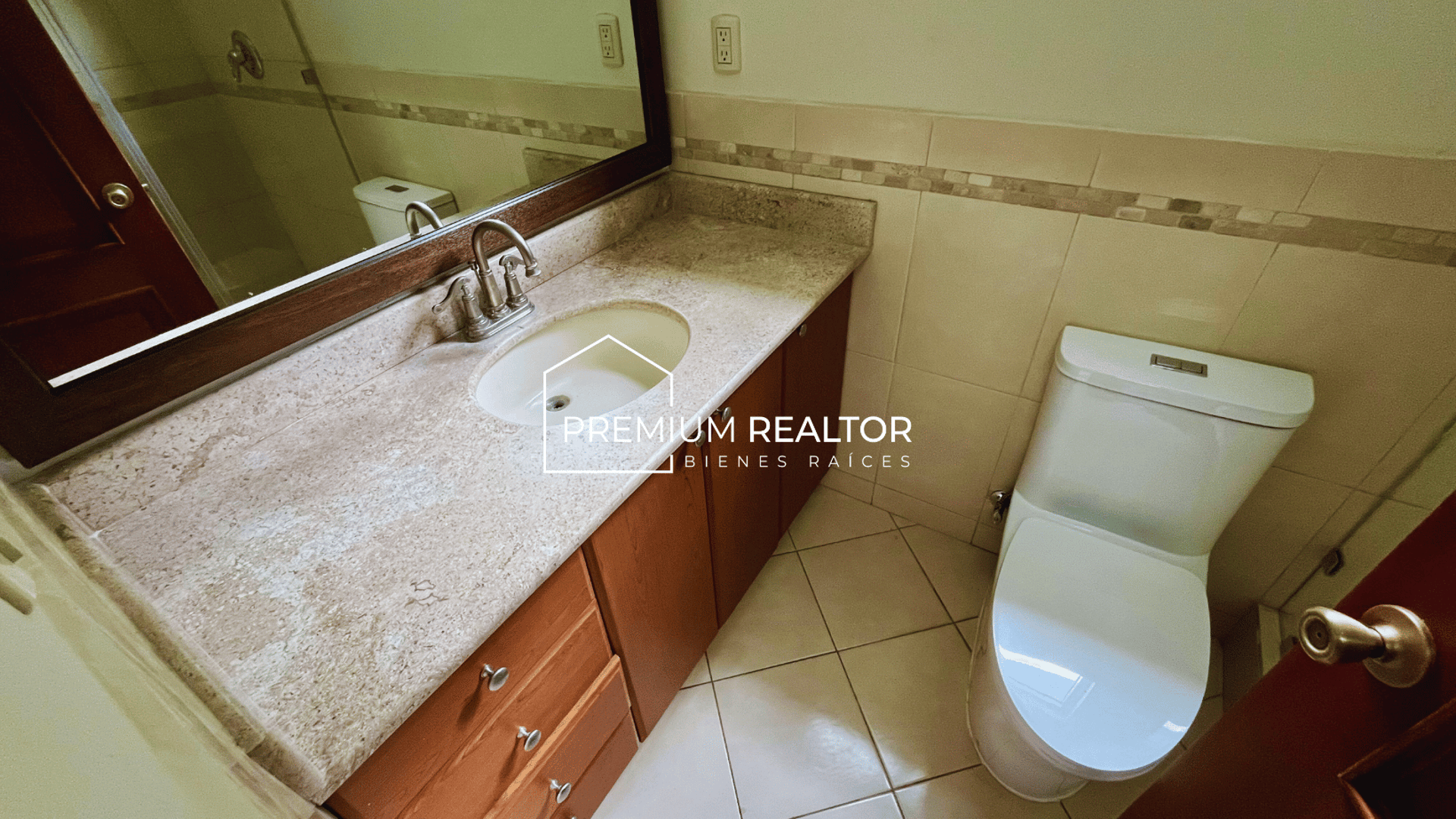 Luxurious 4-Bedroom House with Garden in Casa & Campo, Fraijanes - Rent $2800 - Miniatura 13