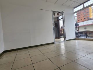 Local Comercial en RENTA Avenida Las Américas Z.13 - 4