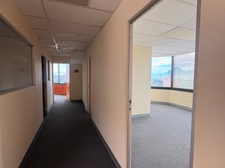 📍 OFICINA PENTHOUSE EN RENTA – 892 M² | MURANO CENTER | ZONA 10 - 4