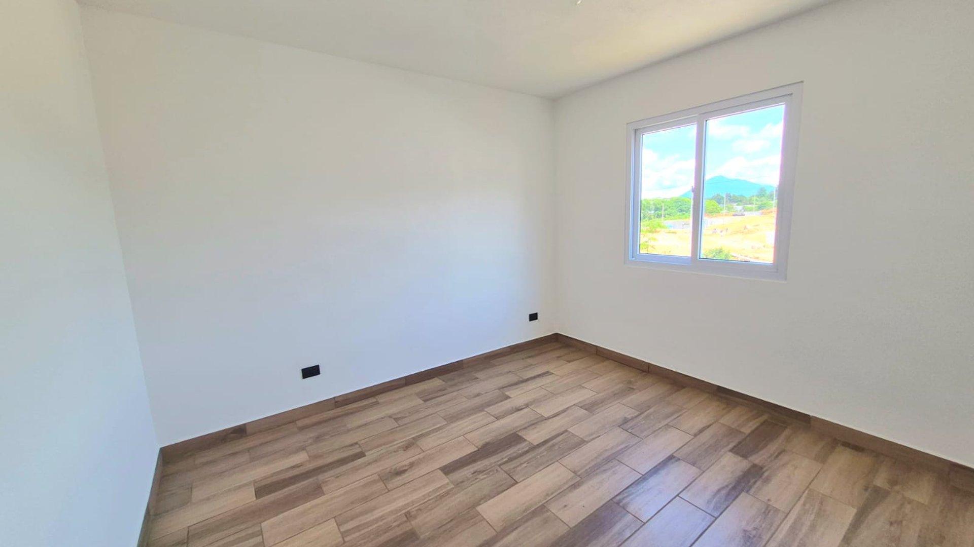 RENTA Casa NUEVA Condominio Santa Elena Km 25.7 Santa Elena Barillas - Miniatura 9