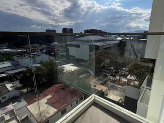 📍 APARTAMENTO EN RENTA – 3 HAB + BALCÓN | EDIFICIO ATARAH | ZONA 10 - 4