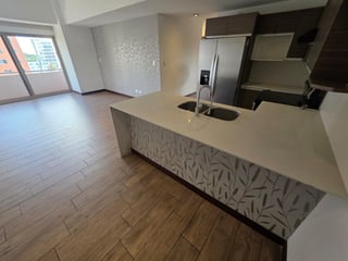 Renta de apartamento de 3 habitaciones en zona 10 -Nivel alto Ref-6010 - 2