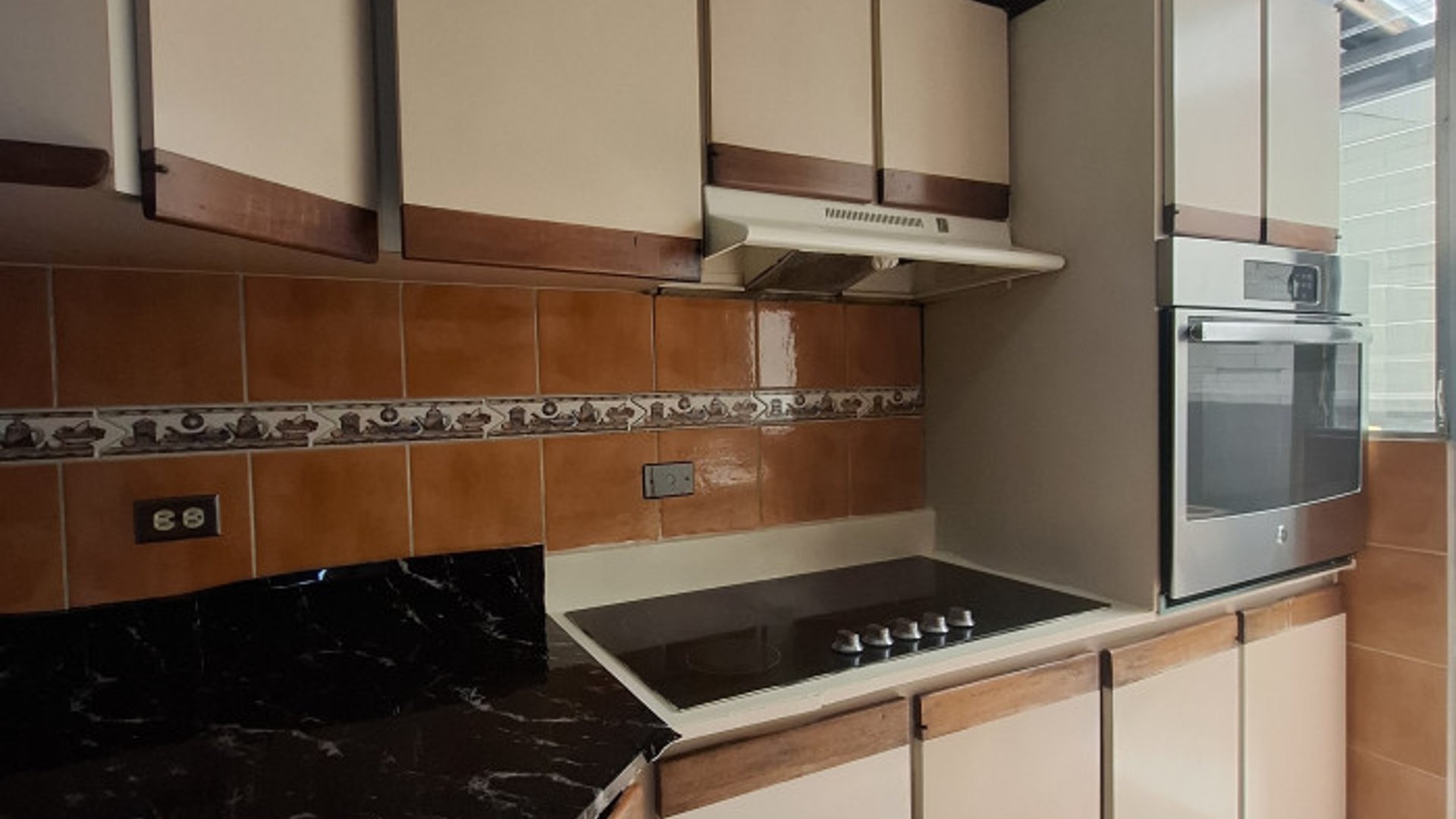 Casa en renta en zona 10 Bulevar Los Próceres - Miniatura 5