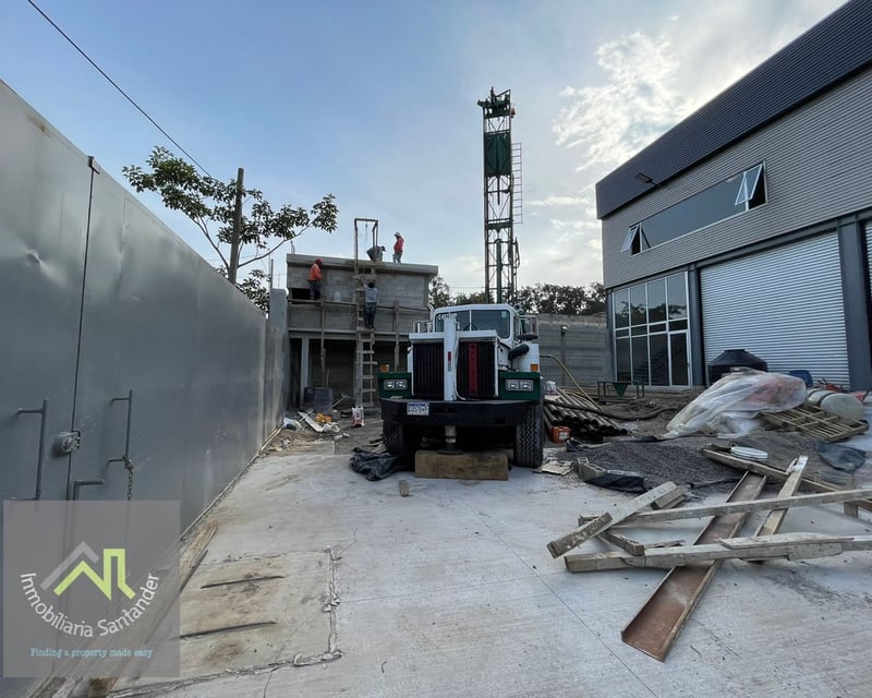 Complejo de Bodegas en Venta Frente al Mayan Golf