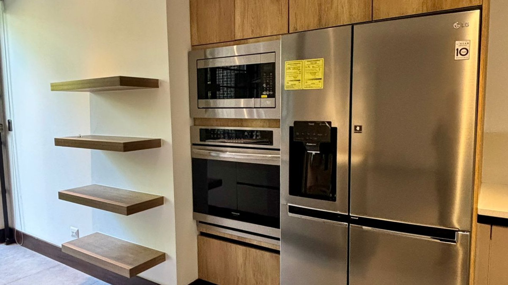 Apartamento con jardin y linea blanca en renta en zona 16 Ref-5371