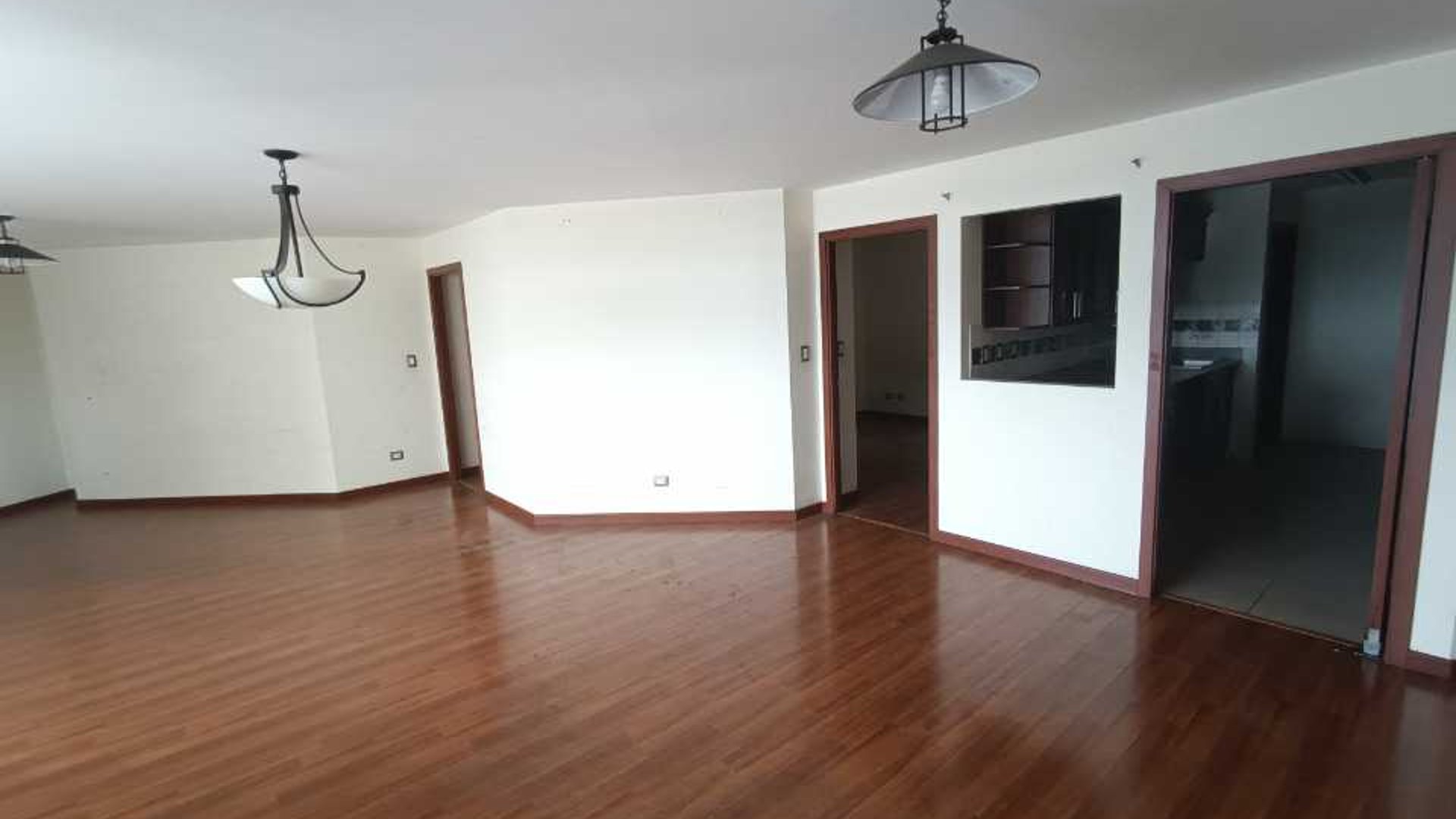 Venta de apartamento de 3 habitaciones Las Gemas zona 11 - Miniatura 8