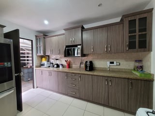 CASA EN VENTA EN HACIENDA REAL ZONA 16 - 5