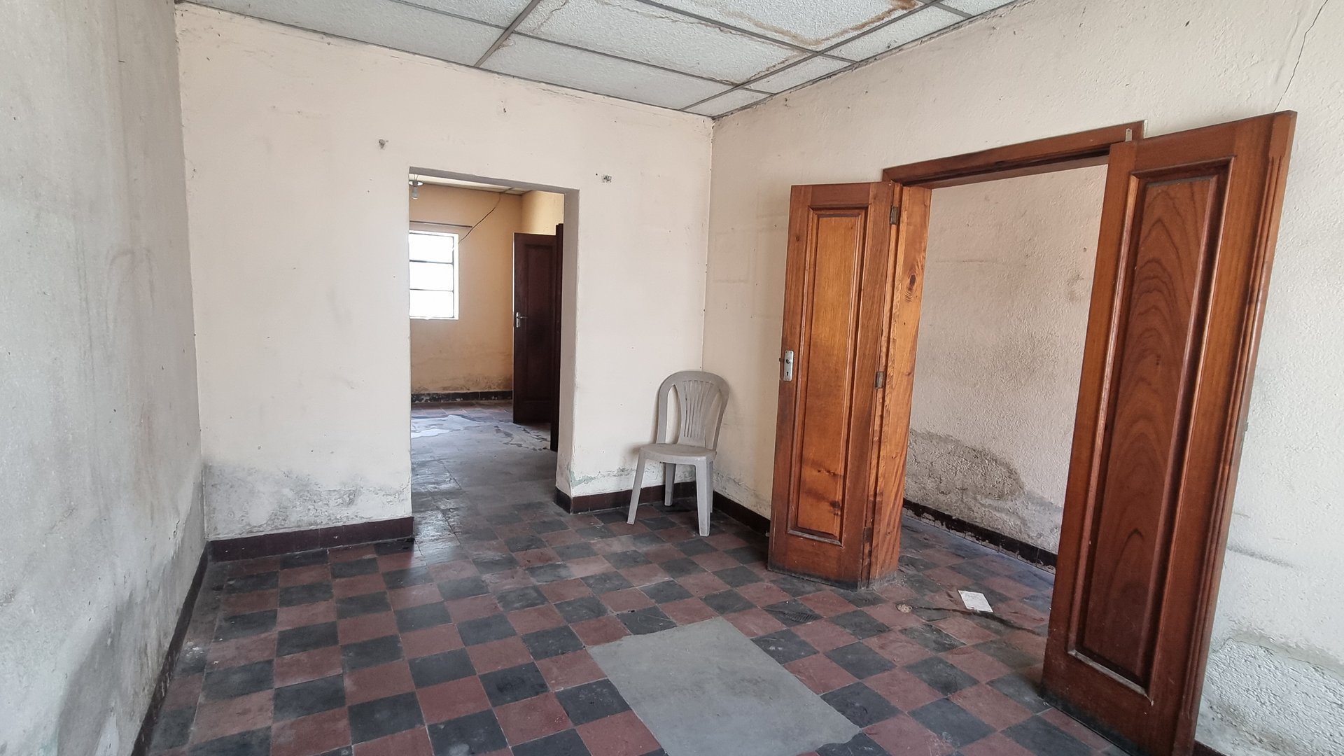 Casa en venta zona 2, Una cuadra McDonald's el Zapote - Miniatura 3