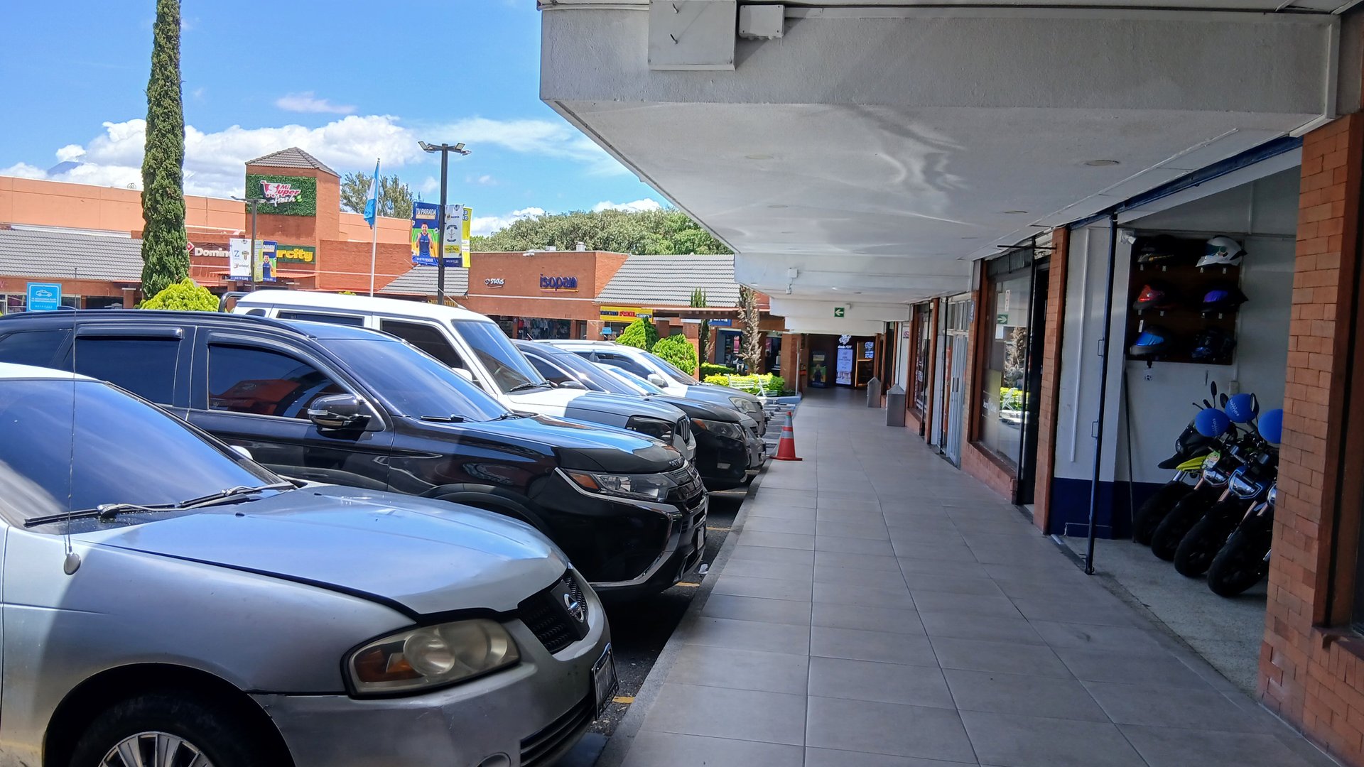 Local Comercial en Renta sobre Calzada Aguilar Batres, Ciudad de Guatemala - Miniatura 6