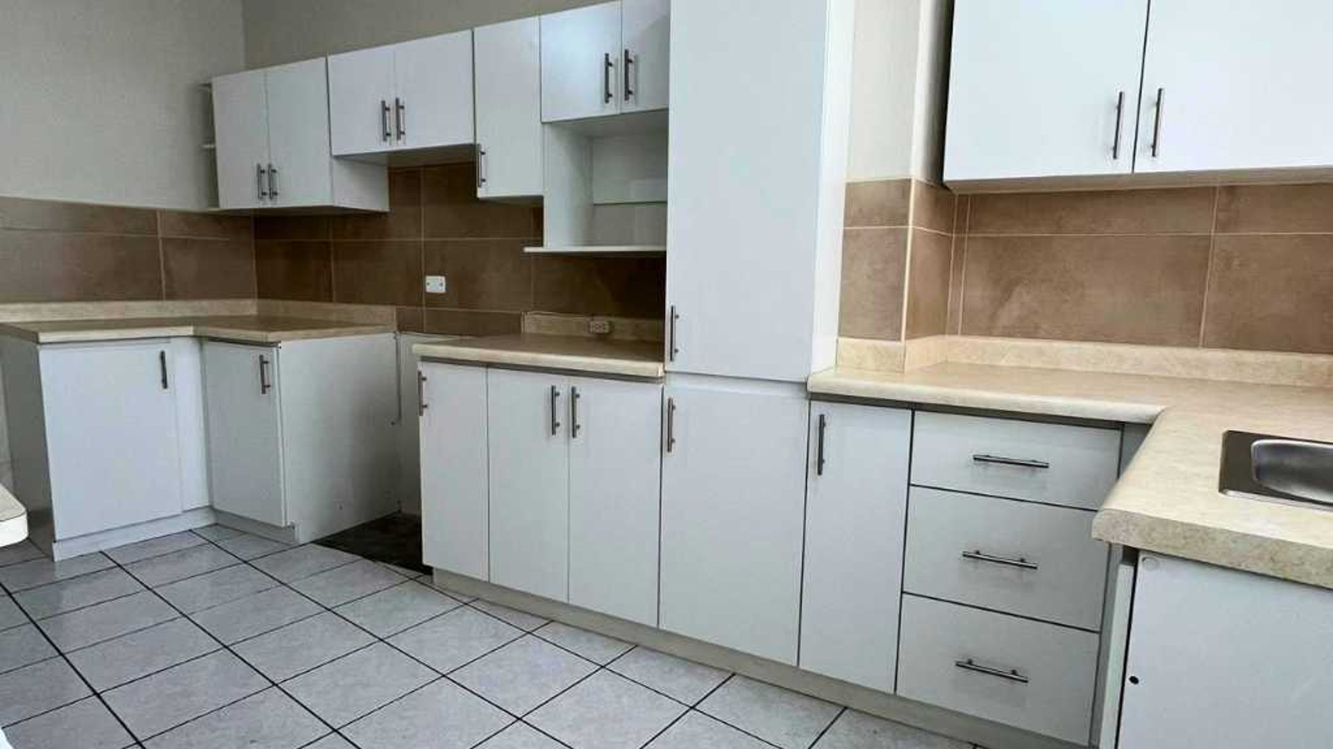 CASA EN RENTA – CONDOMINIO SAN SEBASTIÁN, AVENIDA HINCAPIÉ, ZONA 13 - Miniatura 10