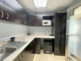 Oficina en venta, en Zone 10 - 2