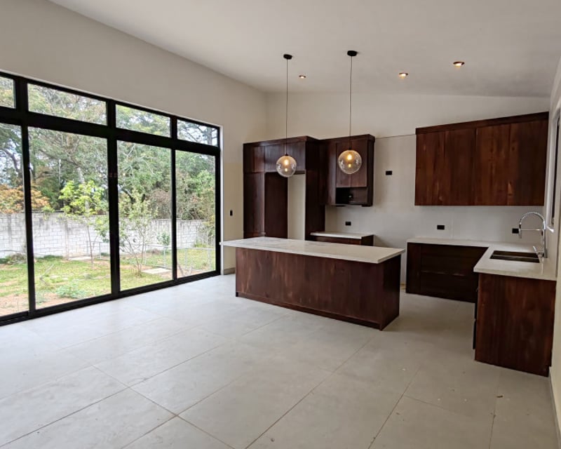 Casa en Venta de 1 Nivel en San Lucas Sacatepequez