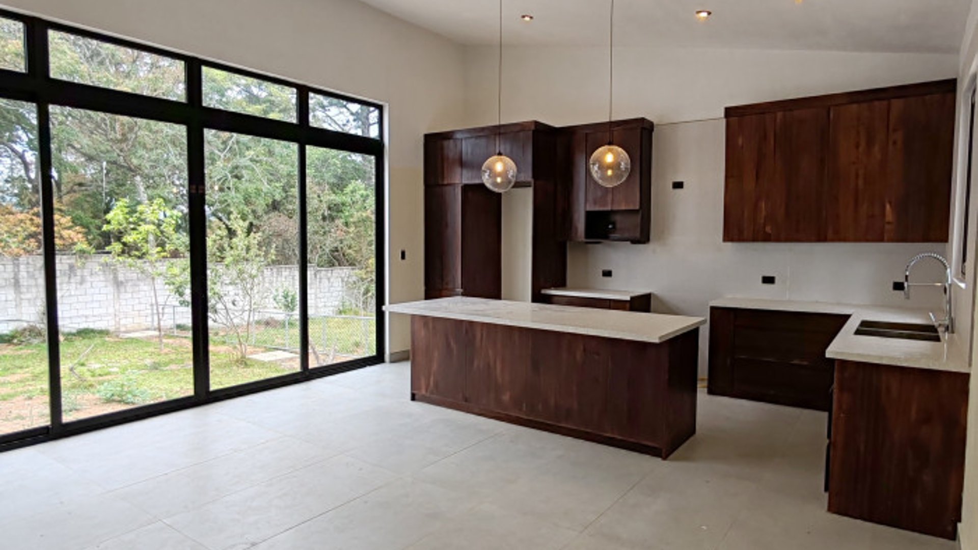 Casa en Venta de 1 Nivel en San Lucas Sacatepequez