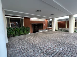*Venta de amplia casa en Condominio – Colonia El Prado, Zona 10* - 2