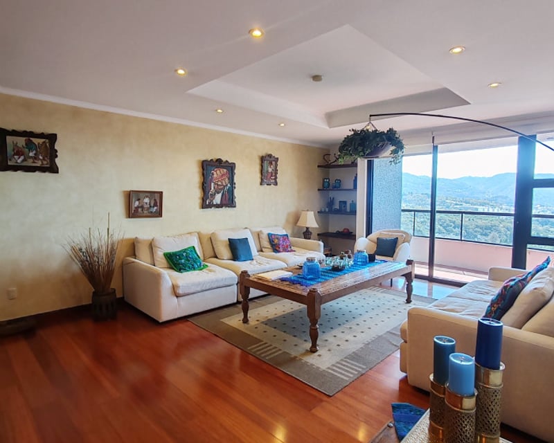 En Alquiler Apartamento Amueblado con 273m2 en Zona 14