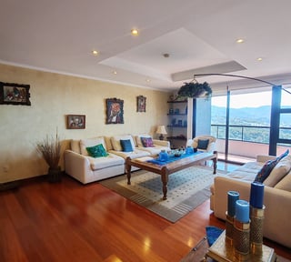 En Alquiler Apartamento Amueblado con 273m2 en Zona 14