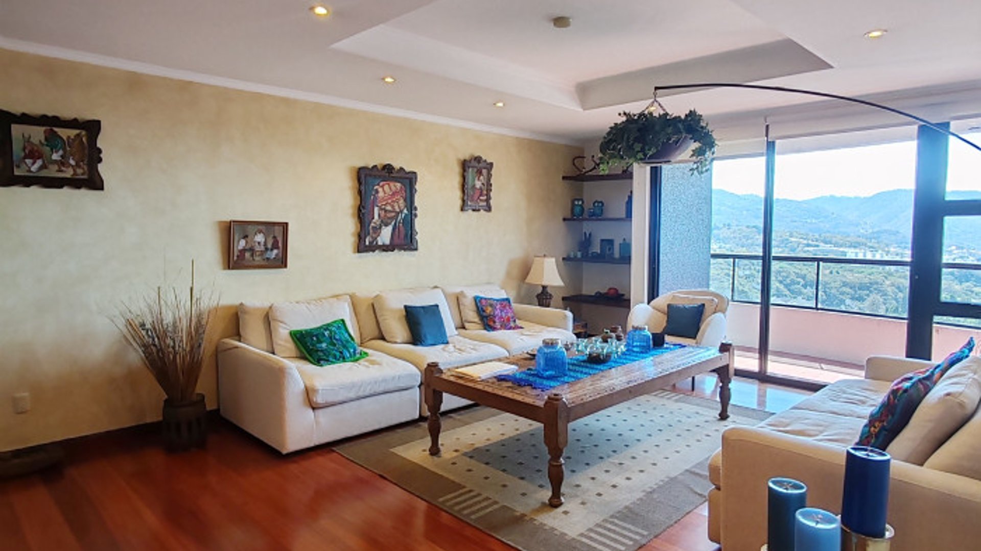 En Alquiler Apartamento Amueblado con 273m2 en Zona 14