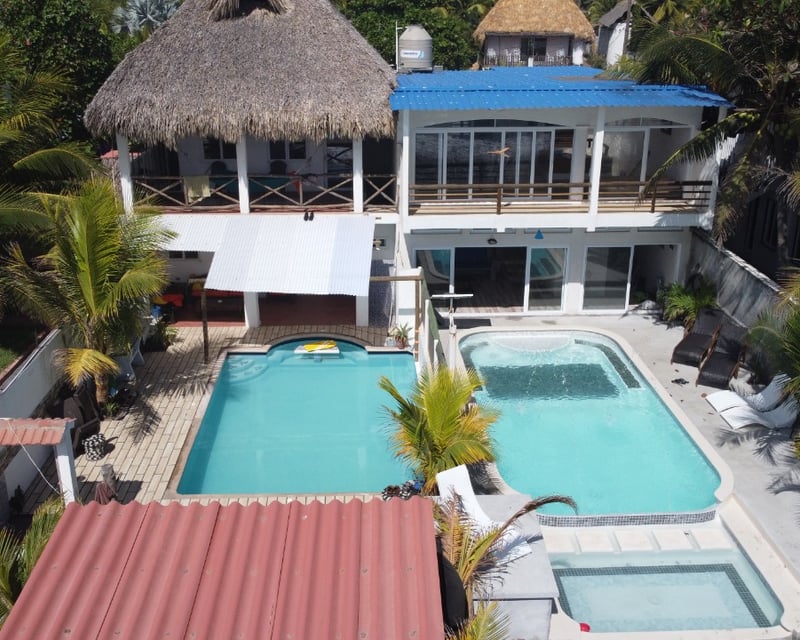 CASA DE PLAYA EN VENTA, EN IZTAPA, CASA SOL Y CASA LUNA